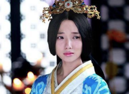 她曾宠冠后宫，儿子封太子后却惨死