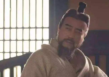 曹丕逼刘协让帝之后，j仅用一招夺取天下