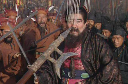 董卓为什么会放弃百年的洛阳迁都长安？他是在害怕什么？