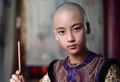 康熙有97个孙子，为什么偏偏宠爱乾隆弘历？