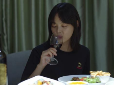 《带着爸爸去留学》蒋依依和后妈见面就开打