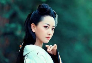 霍成君顺利登上后座，却在冷宫中了此残生