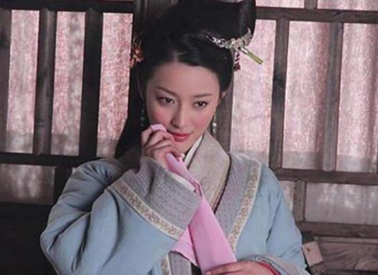 宰相临死对儿子说把珍宝摆在灵柩上，家族得以活命