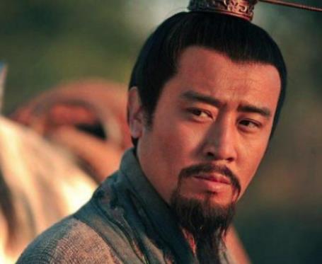 只有3万兵马的刘备，他是怎么打败刘璋的？