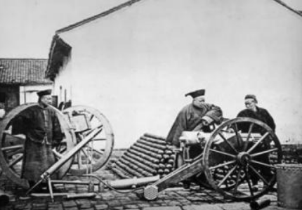 明朝火器已经那么的厉害了 为何清朝反而使用刀剑呢