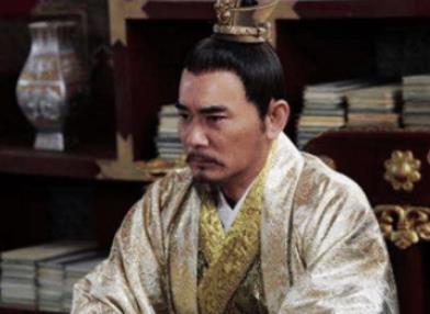 此人主动让位给弟弟，弟弟登基开创盛世