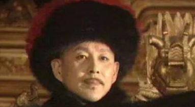 康熙死前让雍正一定要杀了此人，不然必生二心，可雍正却始终善待他