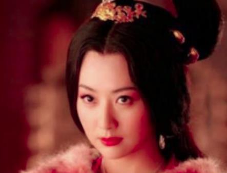 她为了嫁给丈夫的表弟，害死丈夫全族还和娘家人打仗