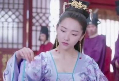 她凭借儿子当上皇后，为何会被明朝皇室唾弃200年？