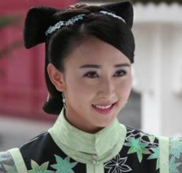 她是雍正的妃子，封号尊贵，死后连坟墓都没有