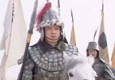 关羽为什么要向投向刘备的马超单挑？原因是什么