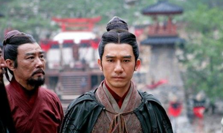 赤壁之战孙权为什么只给周瑜三万人马？周瑜带三万人马怎么敢迎战曹操？