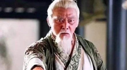 伍子胥是一代忠臣，他投吴灭楚的原因是什么？