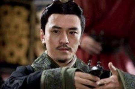 董贤和妹妹一起侍奉皇帝，最后却家破人亡