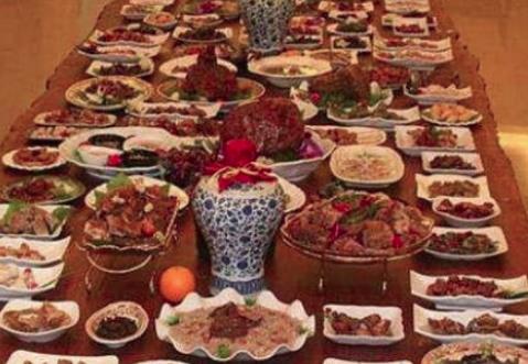 清朝时期的御膳究竟是什么样子？皇帝妃子们平时吃什么菜肴？