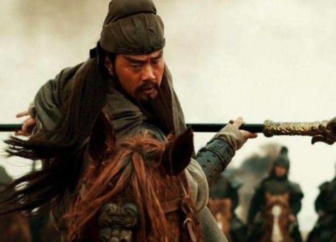 关羽温酒斩华雄！正史中的华雄到底是谁斩的？