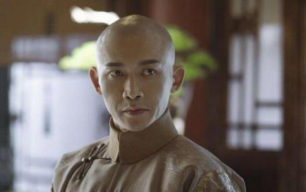 和珅和纪晓岚不是好友关系吗 为何和珅被杀却救不了他呢