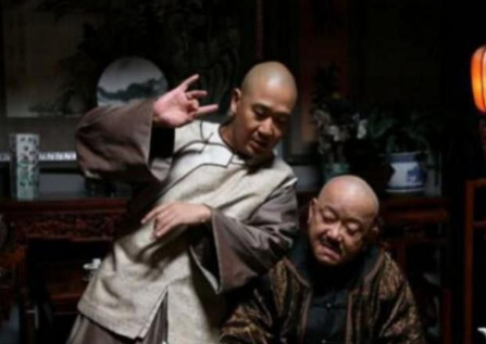 都是和珅是清朝第一贪官 那么他到底是怎么收钱受贿的呢