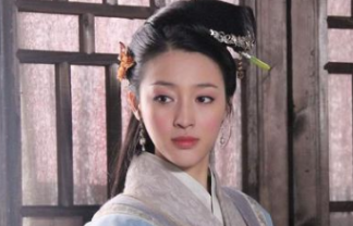 武松杀潘金莲时，为甚要扯开她胸前的衣服？