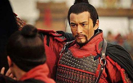 岳飞墓前跪着的5个人中，还有一个人去哪里了？