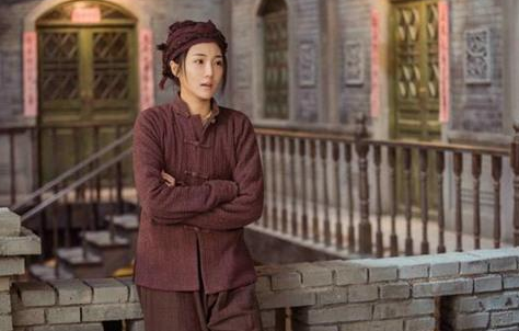 《老酒馆》小棉袄多余吗？为什么说小棉袄成败笔？