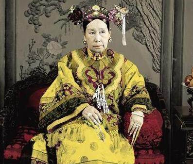 慈禧太后晚年为什么会保养的那么好 不是靠人奶还是此物