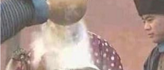 康熙最信赖的人被活埋之前,为什么还要在她头上倒石灰?