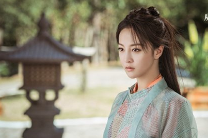 《从前有座灵剑山》薛伯仁为什么接近风铃 接近风铃的目的是什么