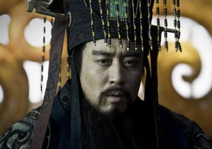 俗话说子随父姓 为什么秦始皇的儿子一个叫扶苏一个叫胡亥呢