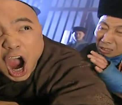 和珅和李卫都是皇帝的宠臣 两人相比谁的官职更大呢