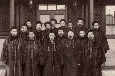 清朝灭亡后满清皇室有多少人？这些人都去了哪里？