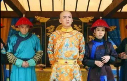 他是康熙的宠臣，高士奇为何每次进宫都带一包金豆子？