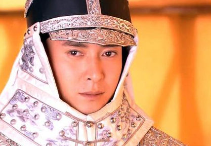 多尔衮让位给小皇帝是因为孝庄吗 其实多尔衮心里还是有小算盘的