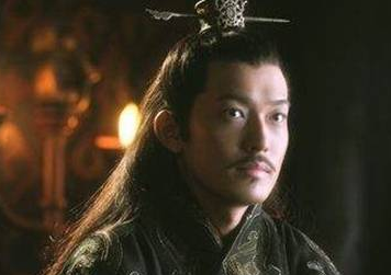 关羽发动樊城之战时，刘封和糜芳为什么都不帮他？