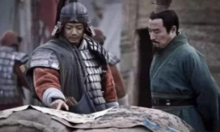 完全可以自立为王的韩信，为何要屈居人下呢？