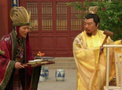 皇后劝丈夫传位给小叔子，不料却是亡国之君