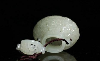 古代的玉香囊是什么样子的？香囊里面一般放什么？