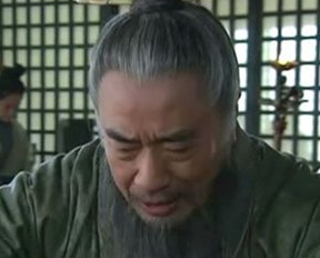 赤壁之战时张昭主张投降，为什么还有很多人敬仰他？