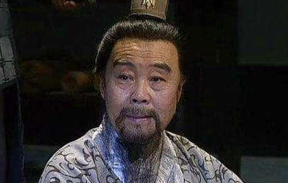 曹丕将孔融列入建安七子之中，有何原因？