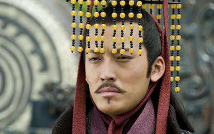 三国时期孙吴的实际建立者是谁？他在历史上有什么评价？