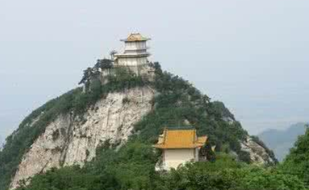 《终南山》是哪位诗人的作品？这首诗词的原意是什么？