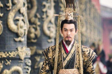 黄袍象征着皇帝的身份，为什么秦始皇却穿的是黑袍？