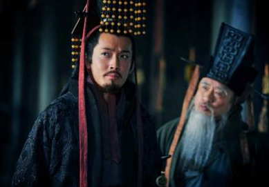 江东兵多将广且地理位置又好，孙权为何要向刘备主动示好？