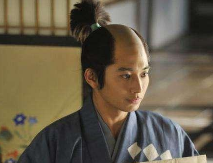 古代日本为什么会流行秃顶发型 这个发型的由来有什么故事