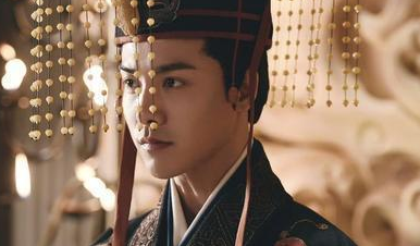 曹丕逼傀儡皇帝刘协退位，没想到自己后世的皇帝也是傀儡