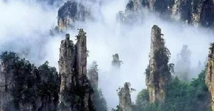 有哪些与庐山有关的诗词？诗中是怎样描写庐山的?
