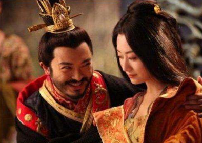 如果老皇帝走了， 太子登基做皇帝，会怎么处置他这些小妈