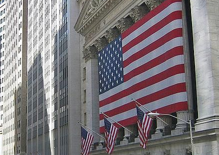 资本主义：资本属于个人所拥有的经济制度，以私有制为基础