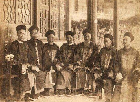 胡林翼和官文之间为何没有督抚之争，他们为何能和平相处？