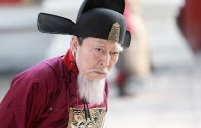 毕万献上了魏王的首级，从此他以魏为姓氏